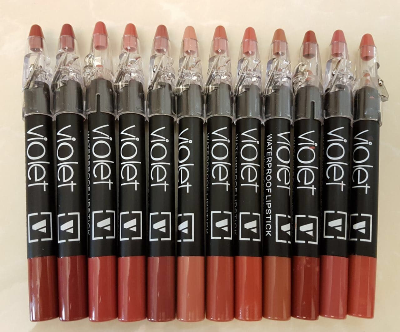 رژلب مدادی ویولت تراش دار پوکه مشکی