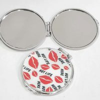اینه دو طرفه  lips here