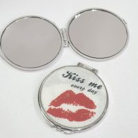 اینه دو طرفه kiss me eveey day
