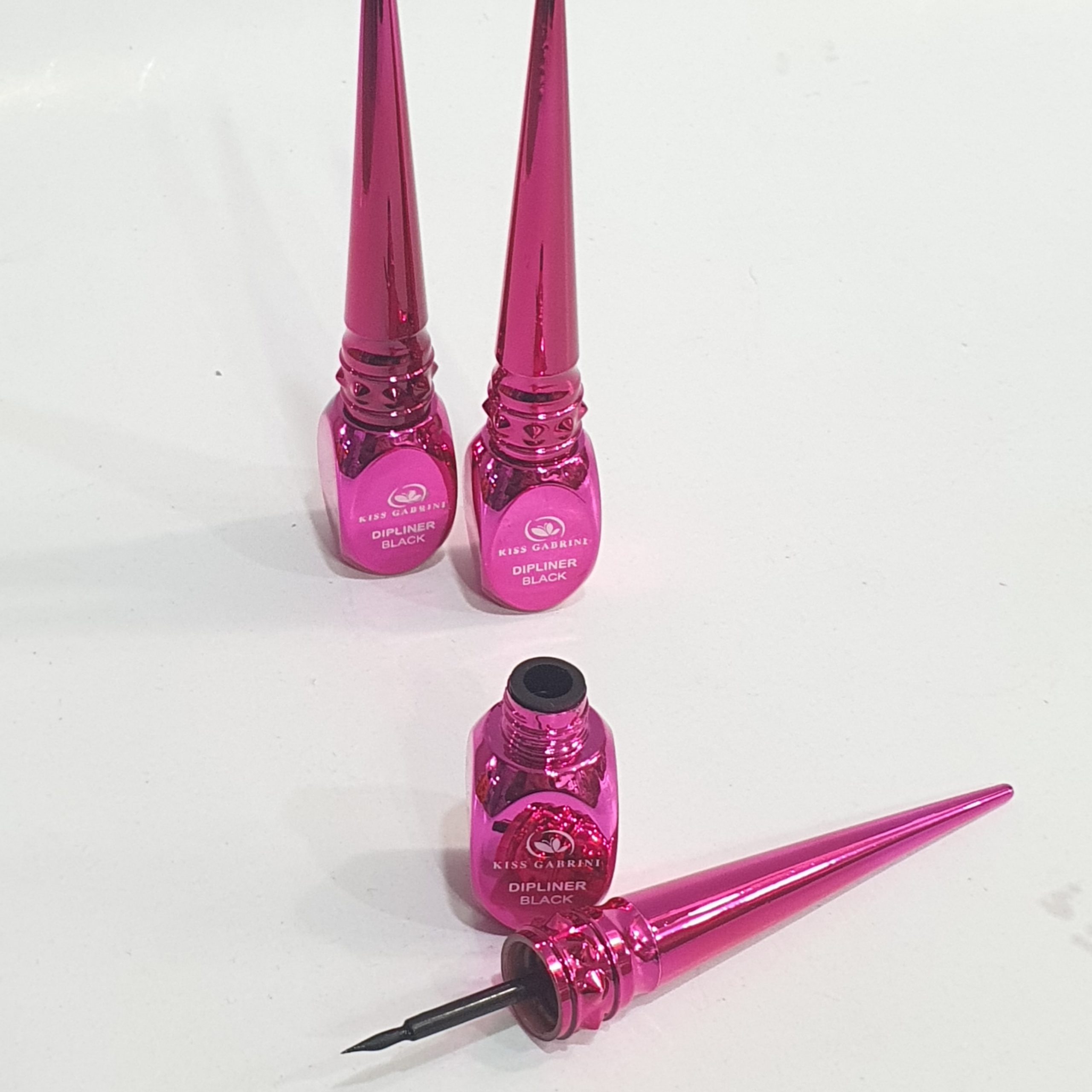 خط چشم ماژیکی میس گابرینی - پوکه زرشکی خط چشم ماژیکی میس گابرینی Miss gabrini hard brush eyelinner