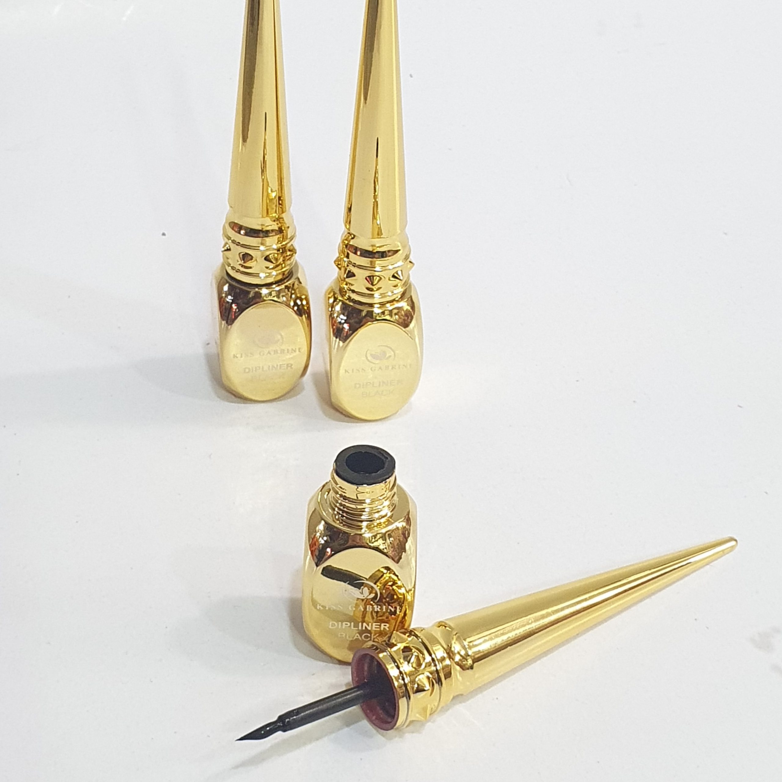 خط چشم ماژیکی میس گابرینی - پوکه طلایی خط چشم ماژیکی میس گابرینی Miss gabrini hard brush eyelinner