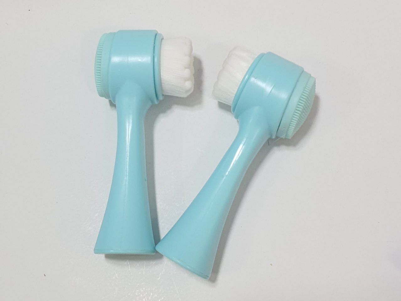 فیس براش دسته دار رنگ ابی فیس براش دسته دار رنگ ابی