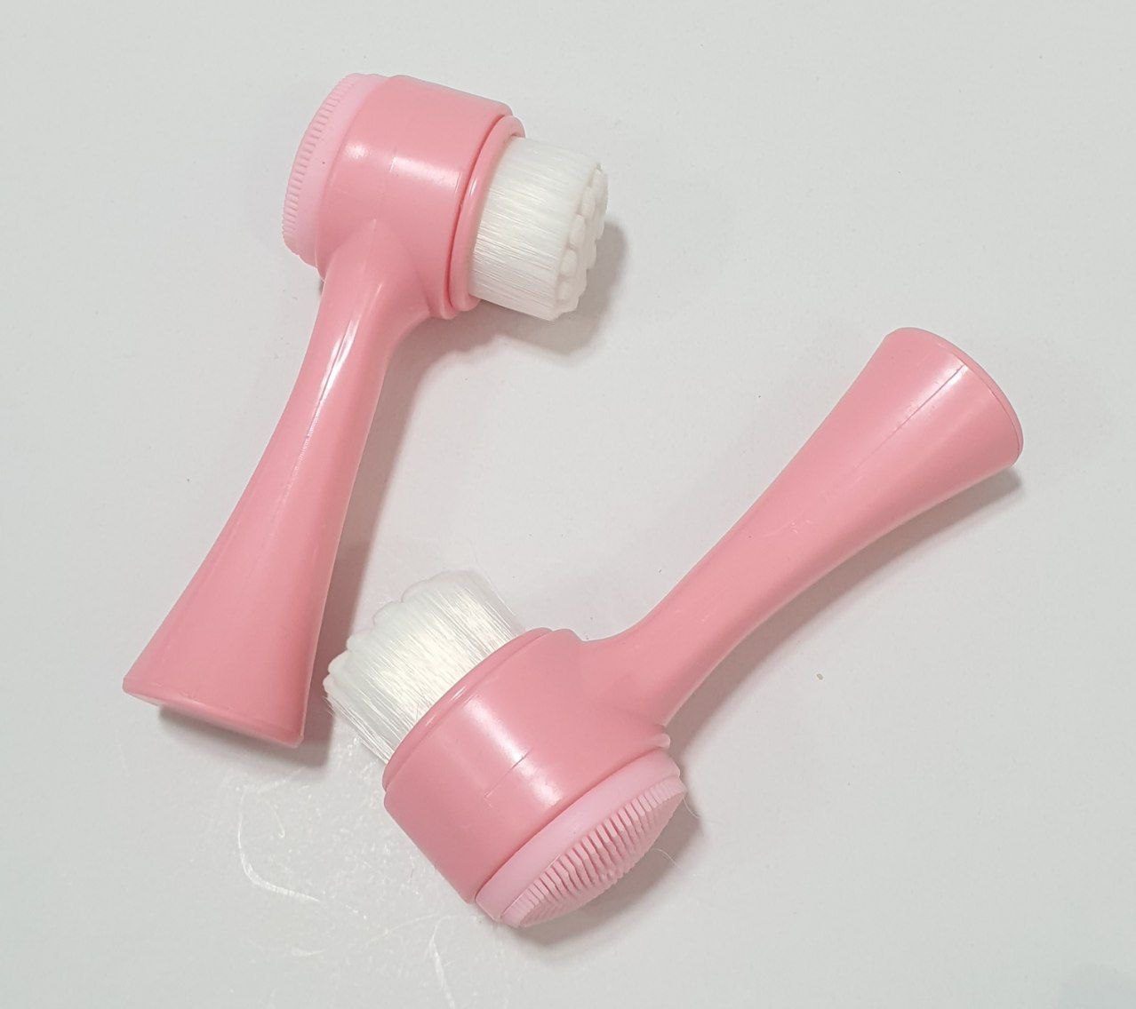 فیس براش دسته دار رنگ صورتی فیس براش دسته دار رنگ صورتی