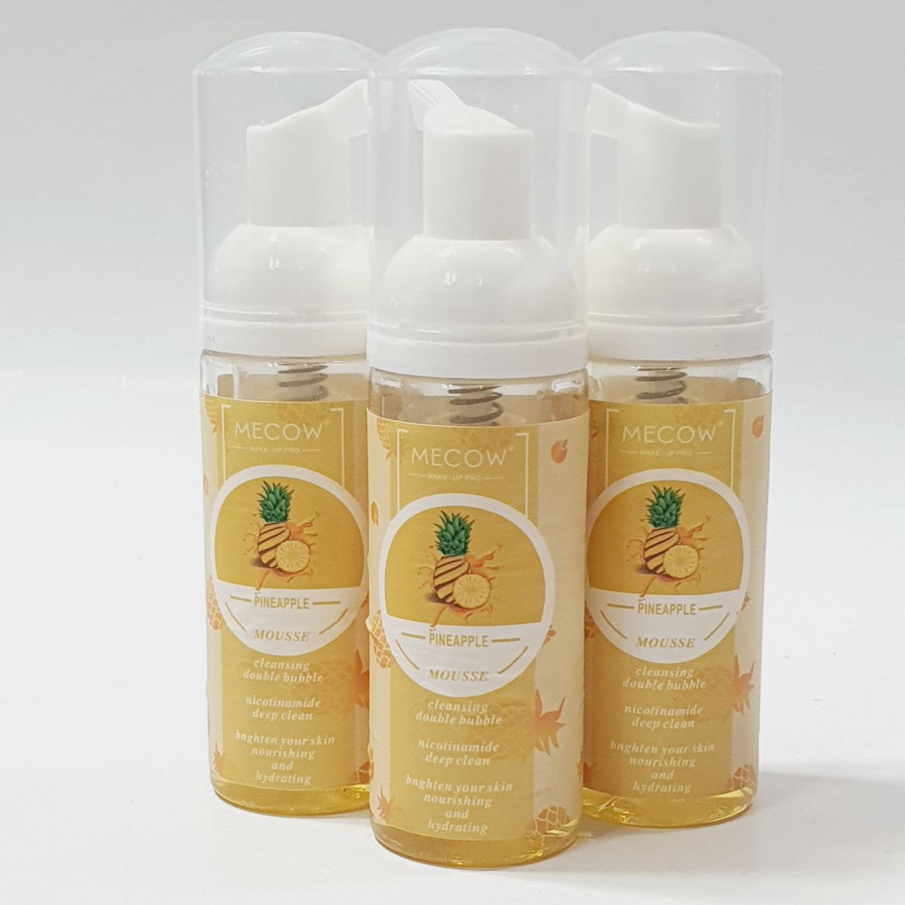 فوم شستشو صورت نارگیل مکاو فوم شستشو صورت نارگیل مکاو Mecow pineapple face wash foam