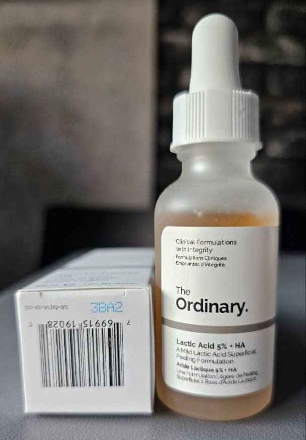 سرم لاکتیک اسید ۵٪ اوردینری: بررسی تخصصی، ترکیبات و عملکرد